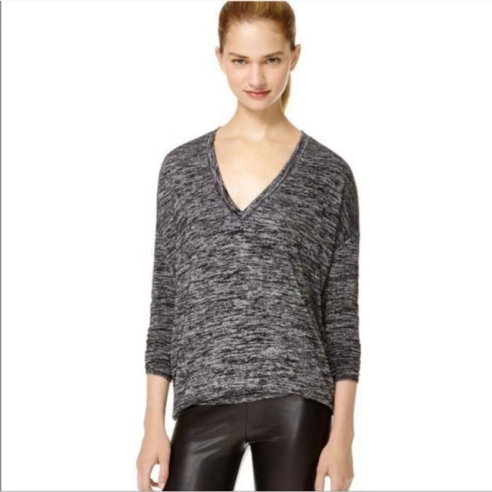 Aritzia Wilfred Free Devinette Long Sleeve V-Neck Top Heathered Gray Black